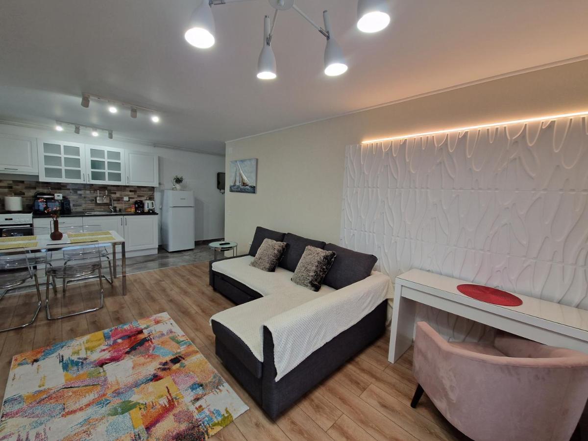 Golden Airport Residence 奥托佩尼 外观 照片